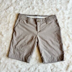 Under Armour Solid Khaki Performance Flat Bermuda Shorts Womens 2 Golf